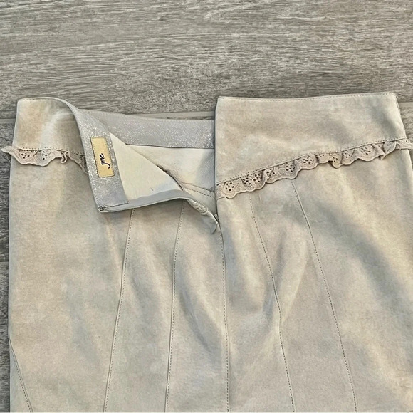 Anthropologie June Women’s Suede Mini Skirt Ruffle Trim Size 6 Cream - Picture 4 of 10